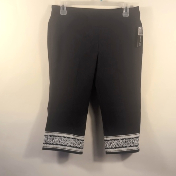 NWT Soho Apparel Large Black Capri Pants / Cropped Trousers - Picture 2 of 12